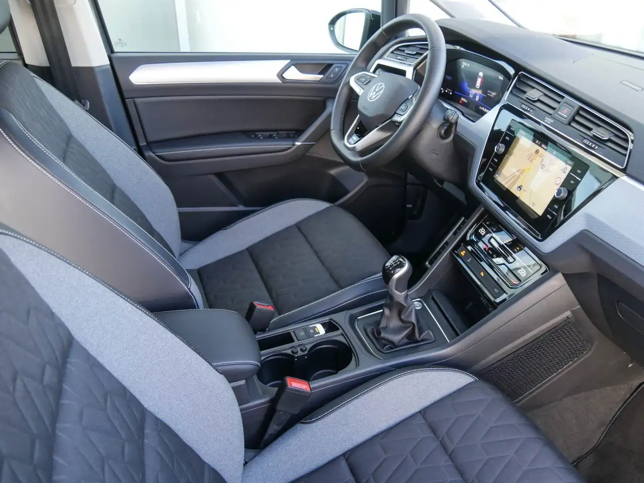 Volkswagen Touran GOAL 1.5 TSI Navi Kamera ACC 7-Sitzer 3