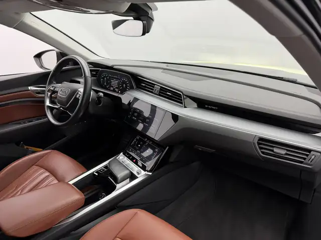 Audi E-Tron view 10