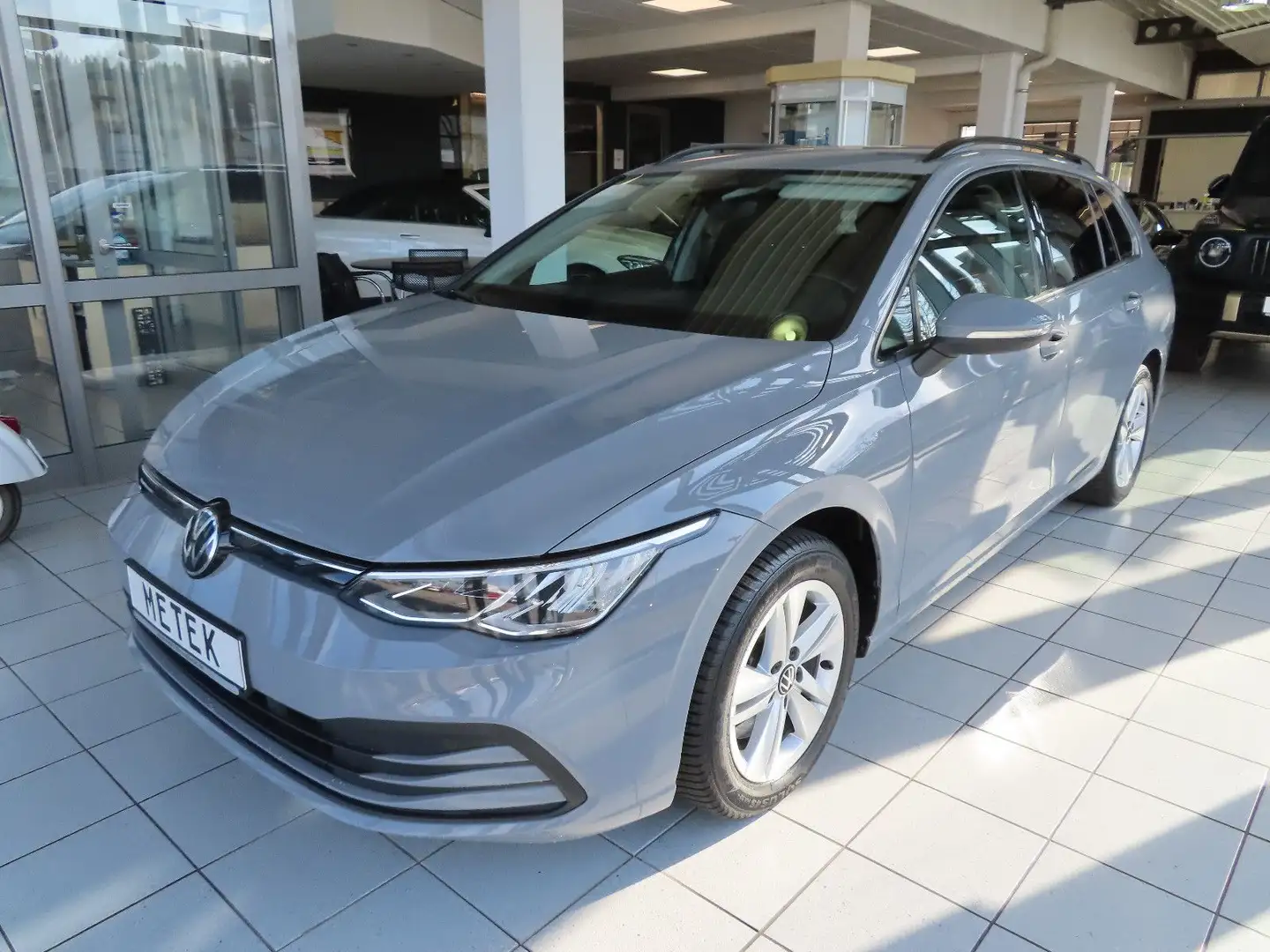 Volkswagen Golf VIII Variant Life 2.0 TDI NAVI SHZ AHK Grau - 1