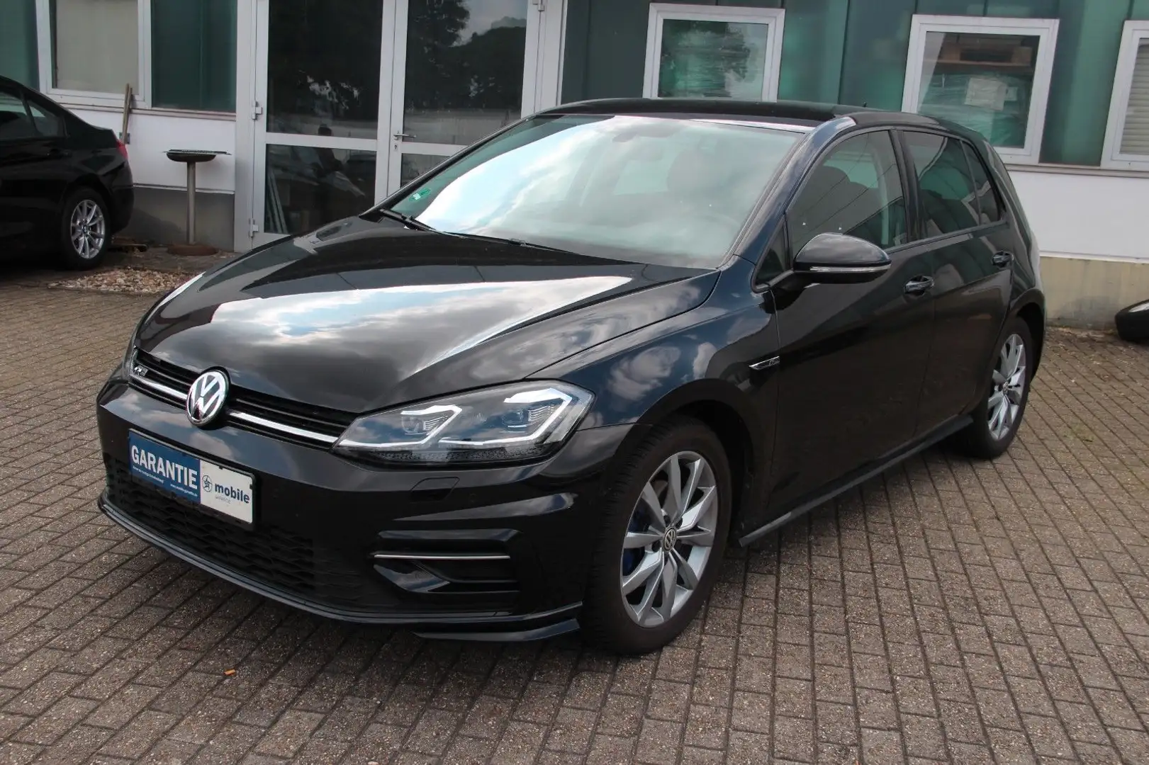 Volkswagen Golf VII Lim. Highline BMT/Start-Stopp Schwarz - 2