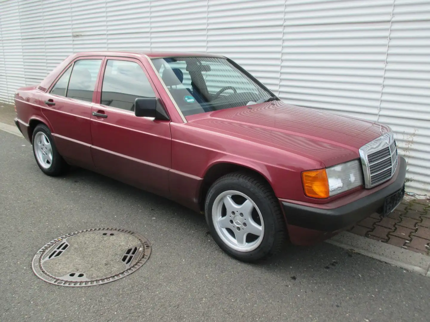 Mercedes-Benz 190 Limosine EZ.07-1990 mit H - Kennzeichen Rouge - 1
