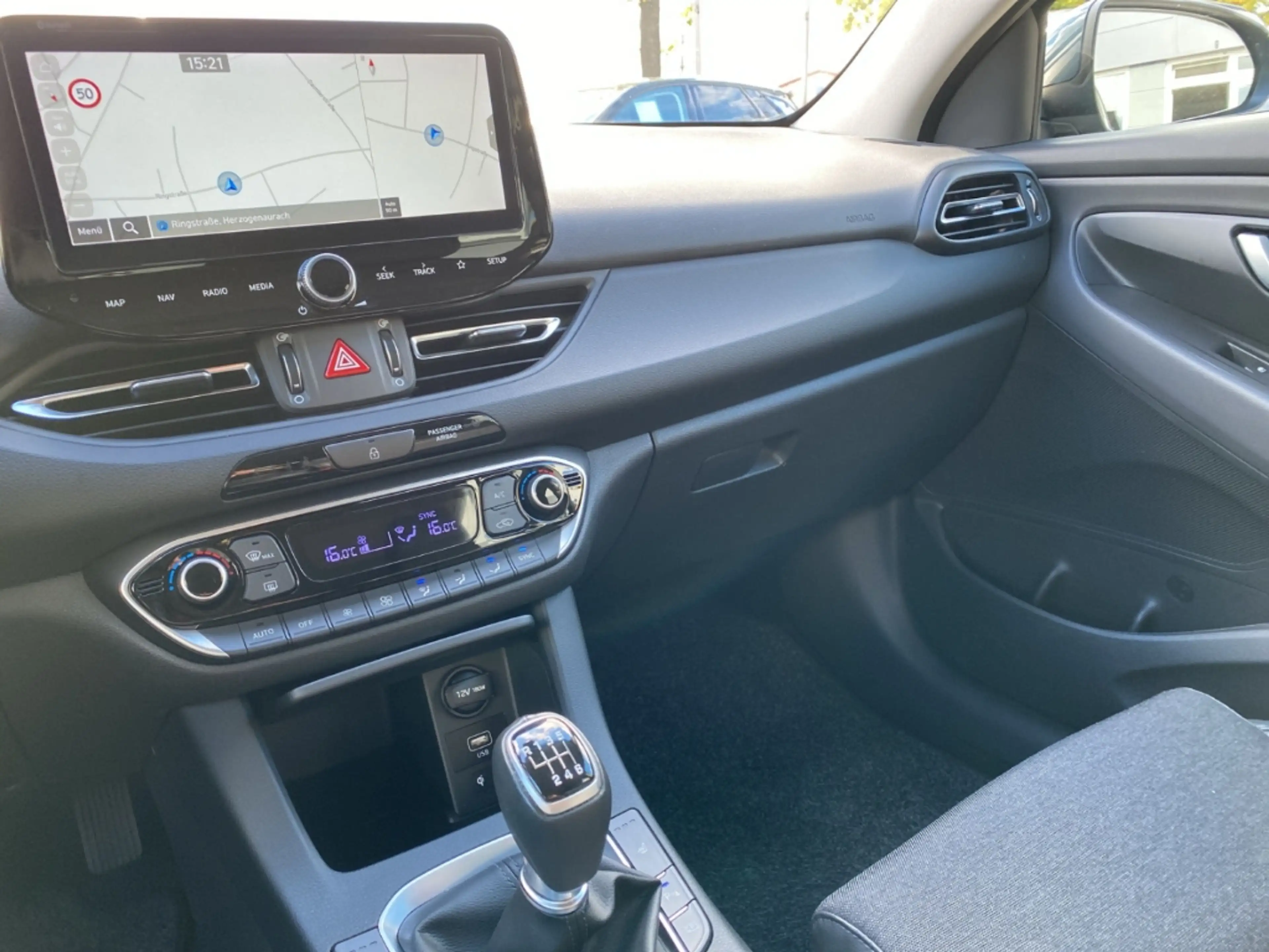 Hyundai i30 Kombi 1.5 T +48V Prime Navi LED SHZ DAB Rü.CAM PDC — photo 10