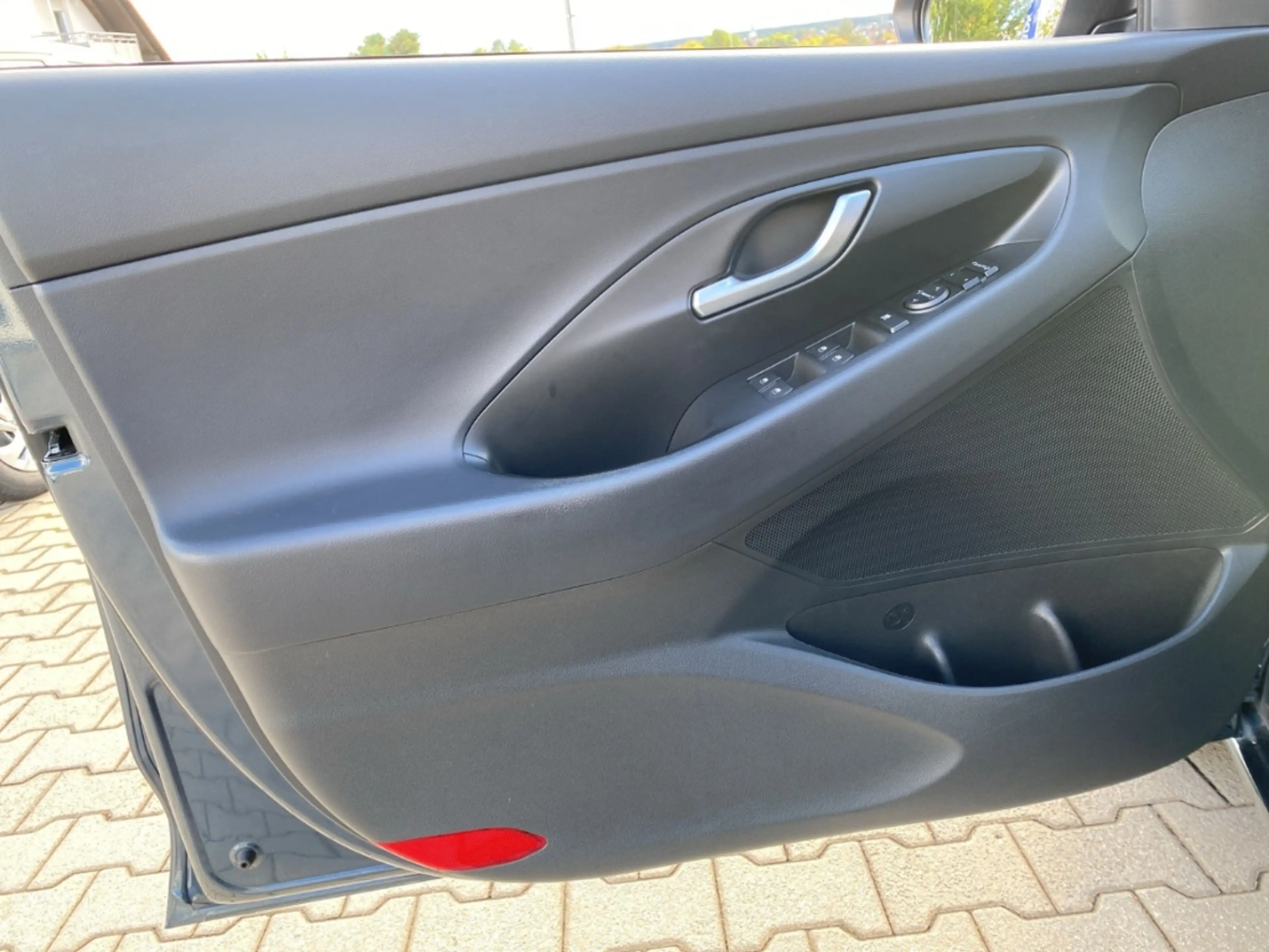 Hyundai i30 Kombi 1.5 T +48V Prime Navi LED SHZ DAB Rü.CAM PDC — photo 7