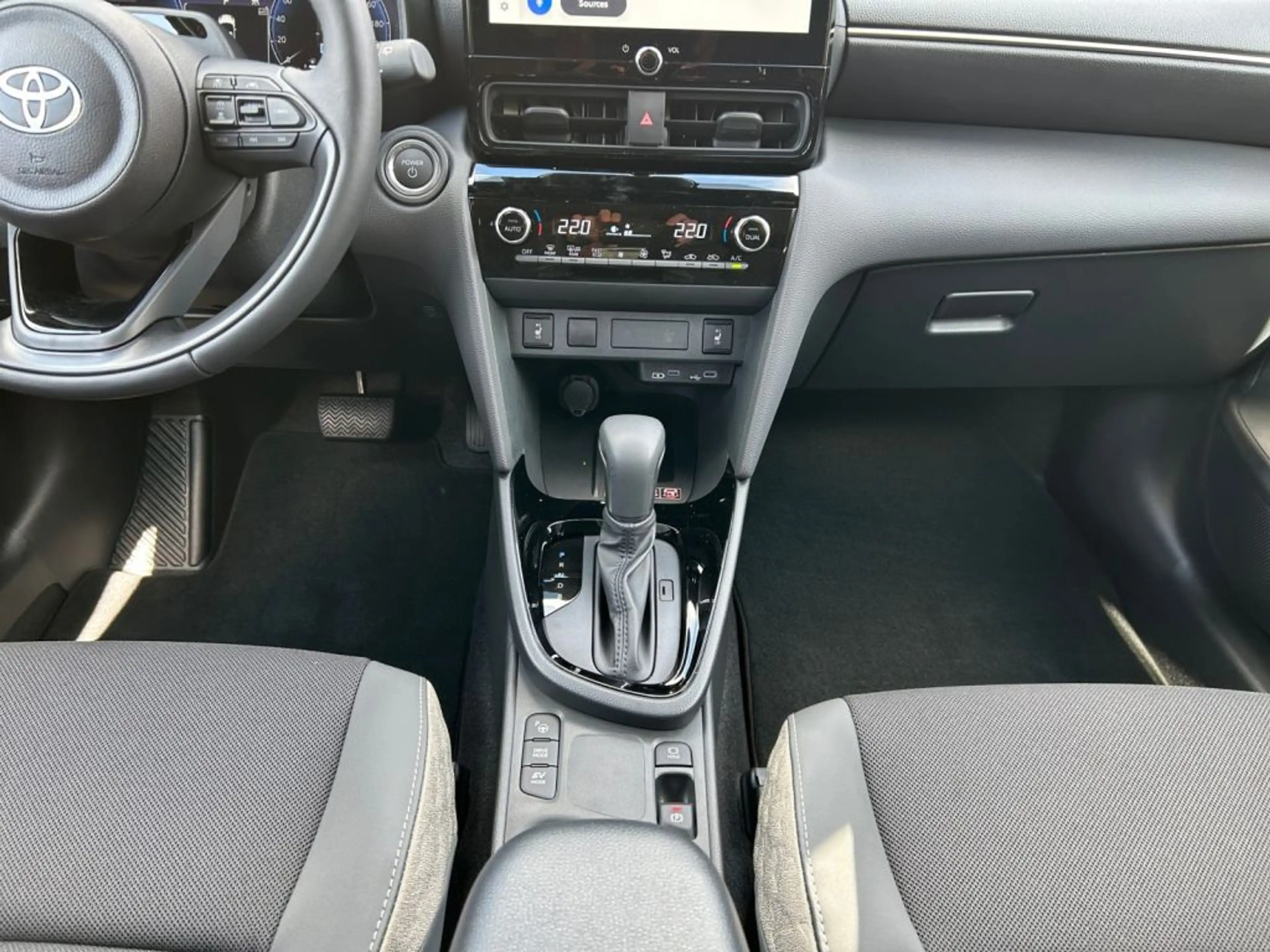 Toyota Yaris Cross Hybrid 130 1.5 VVT-i Lounge (XPB1) — photo 11