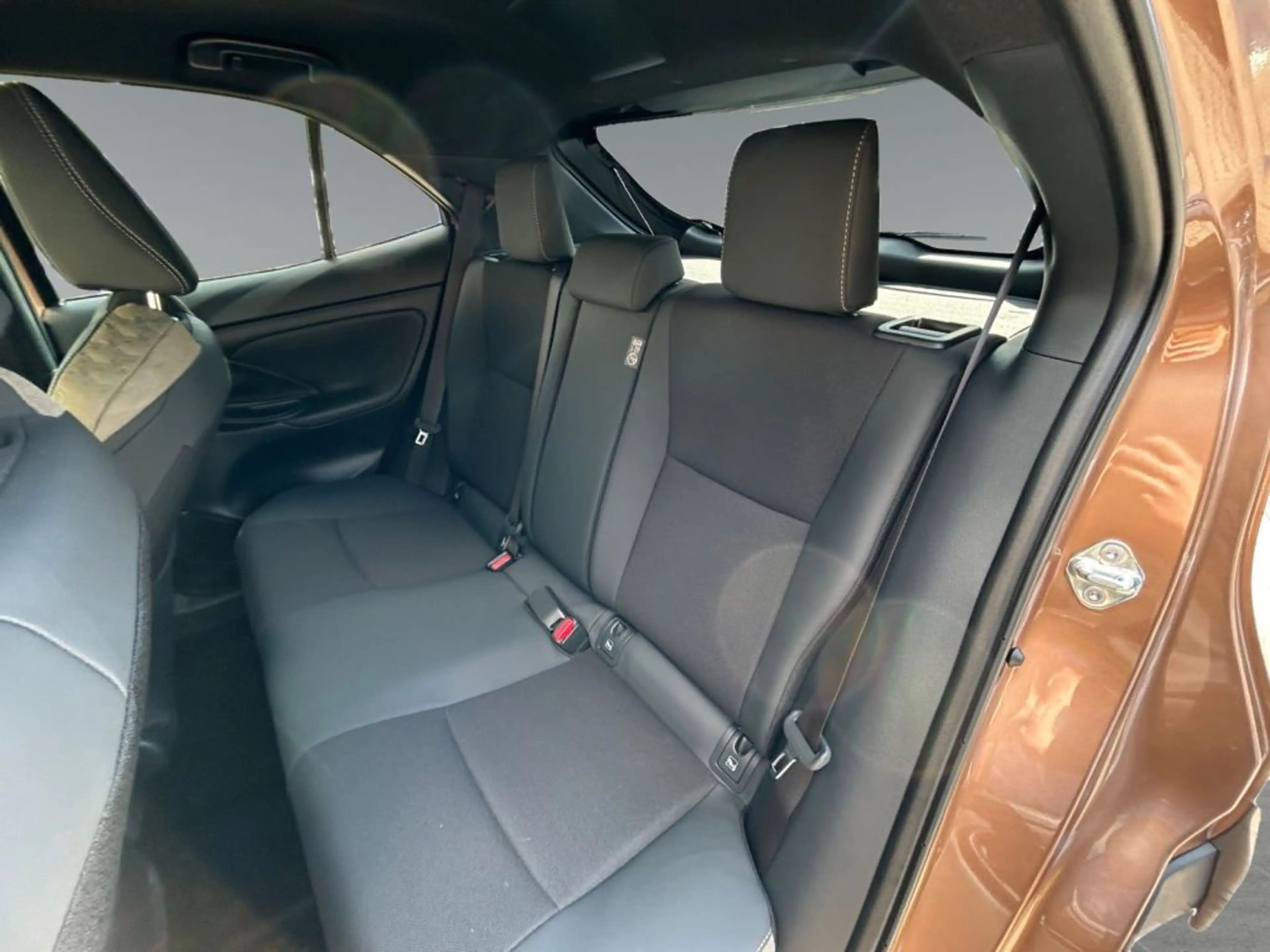 Toyota Yaris Cross Hybrid 130 1.5 VVT-i Lounge (XPB1) — photo 13