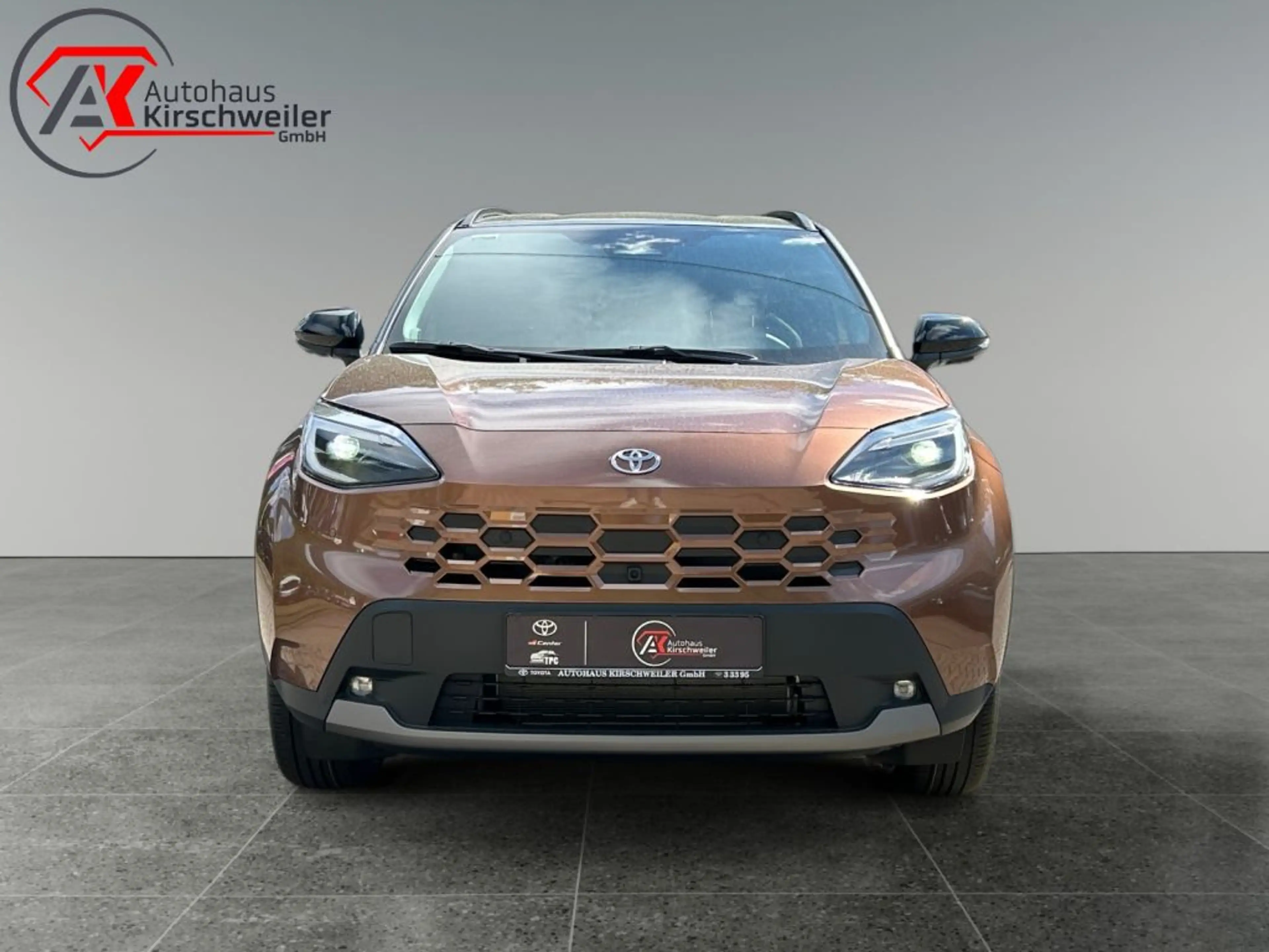 Toyota Yaris Cross Hybrid 130 1.5 VVT-i Lounge (XPB1) — photo 8