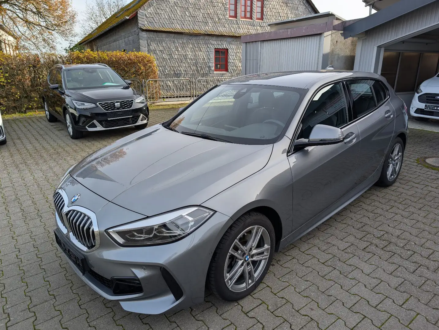 BMW 120 i M Sport Steptronic Grau - 1
