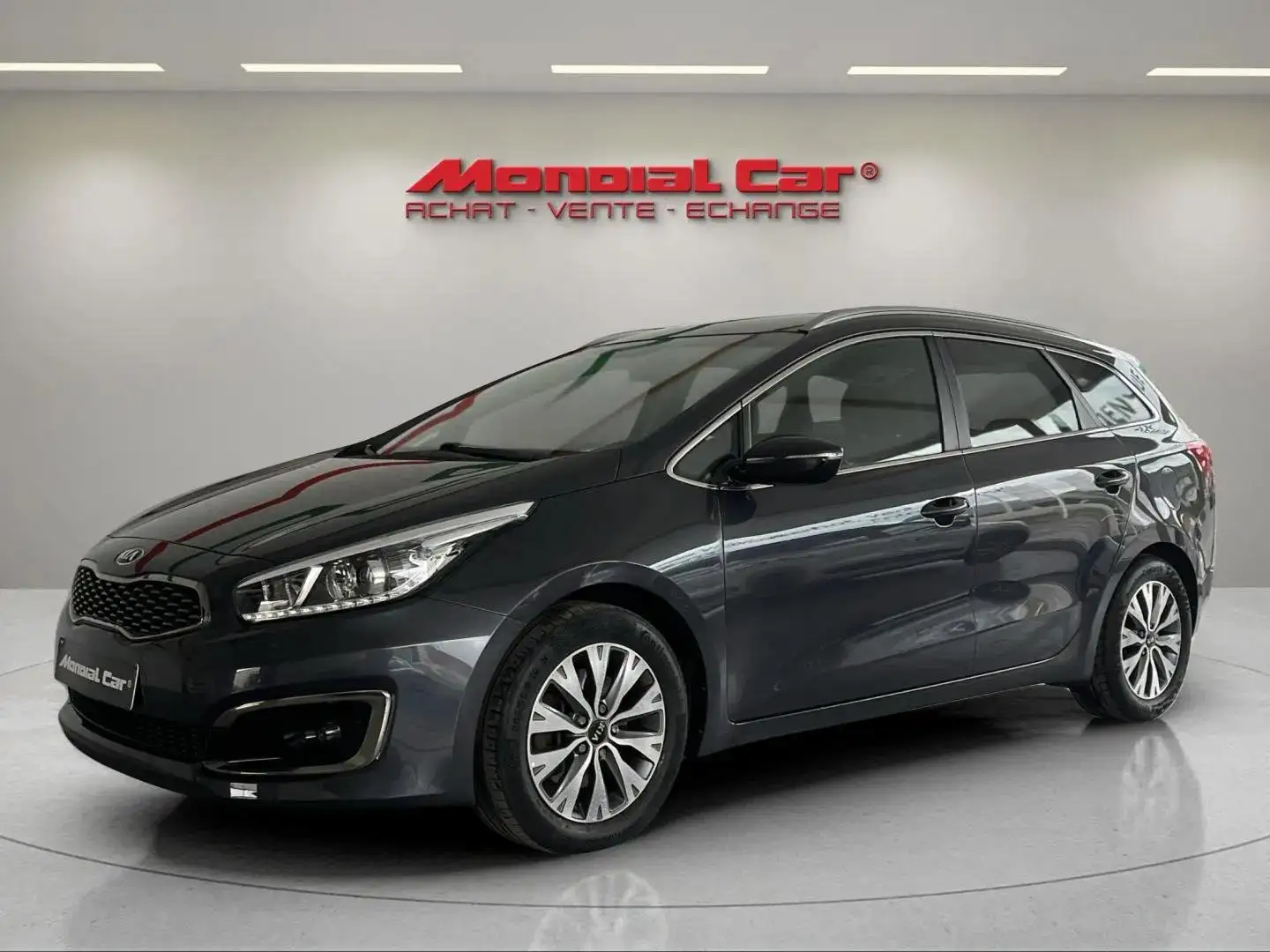 Kia Ceed SW / cee'd SW 1.6 CRDi Navi Edition * CarPlay * Clim Bi-Zone * Gris - 1