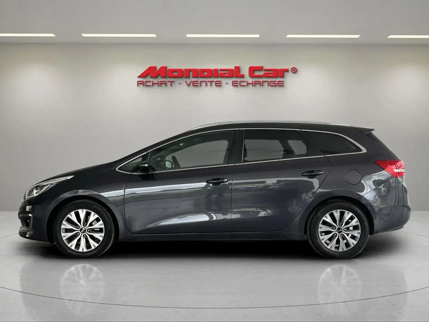 Kia Ceed SW / cee'd SW 1.6 CRDi Navi Edition * CarPlay * Clim Bi-Zone * Gris - 2