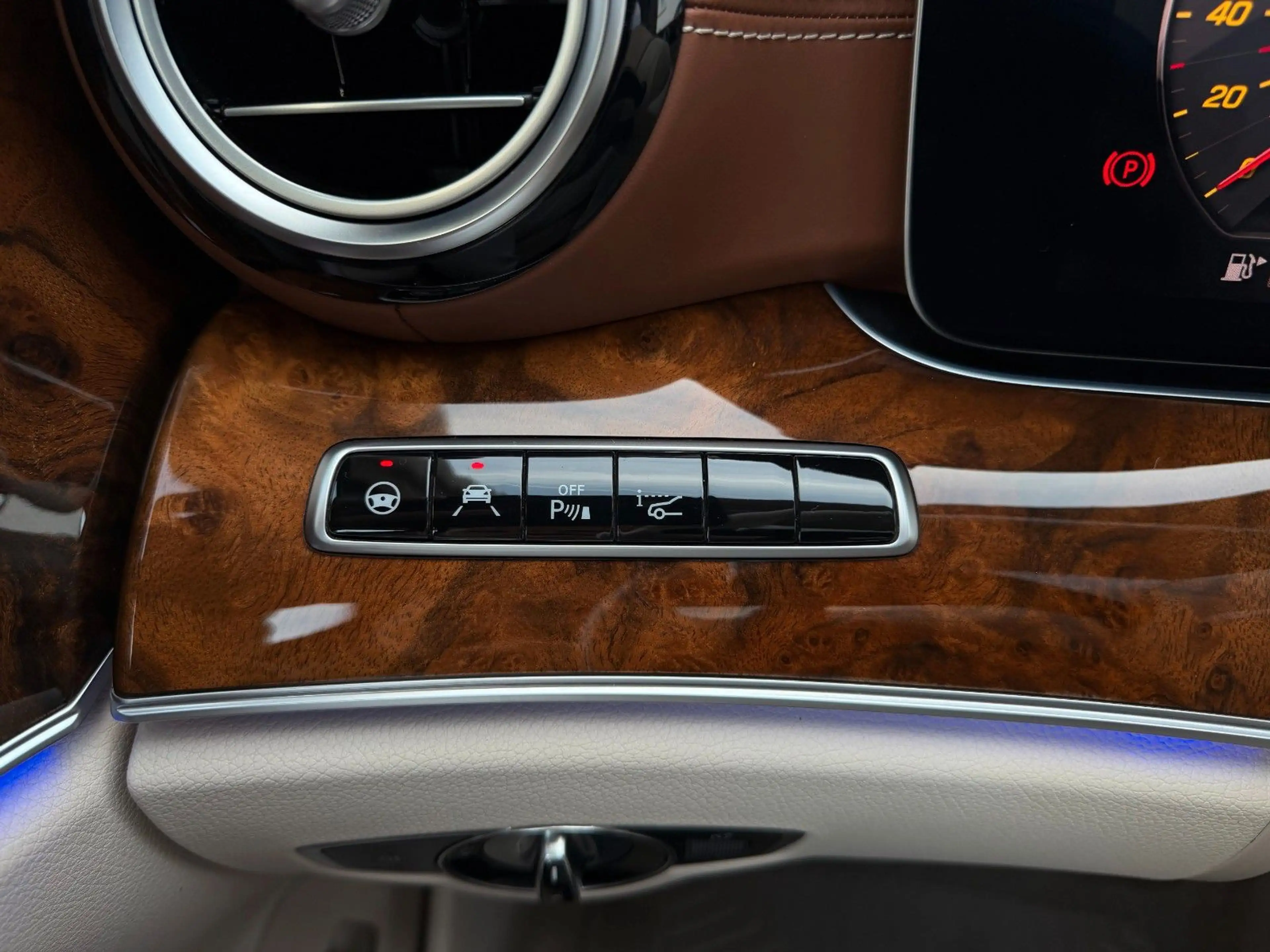 Mercedes-Benz E 400 d 4M AMG designo EINZELSTÜCK*Pano*Airmatic — photo 6