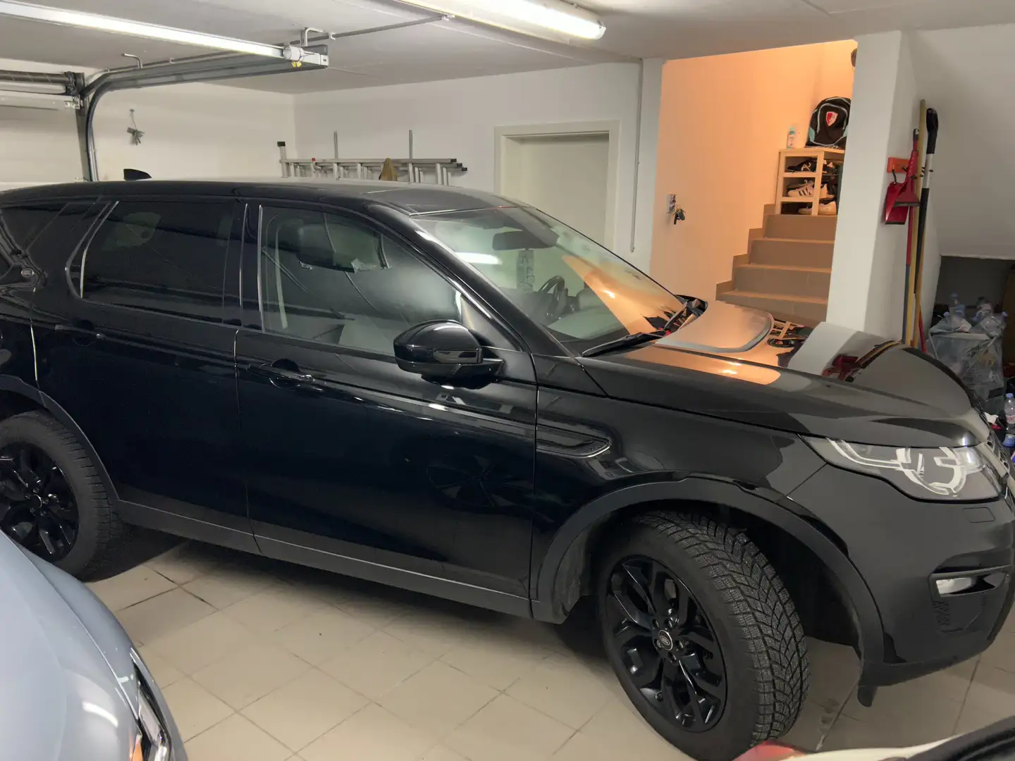 Land Rover Discovery Sport TD4 180 ch HSE Noir - 1