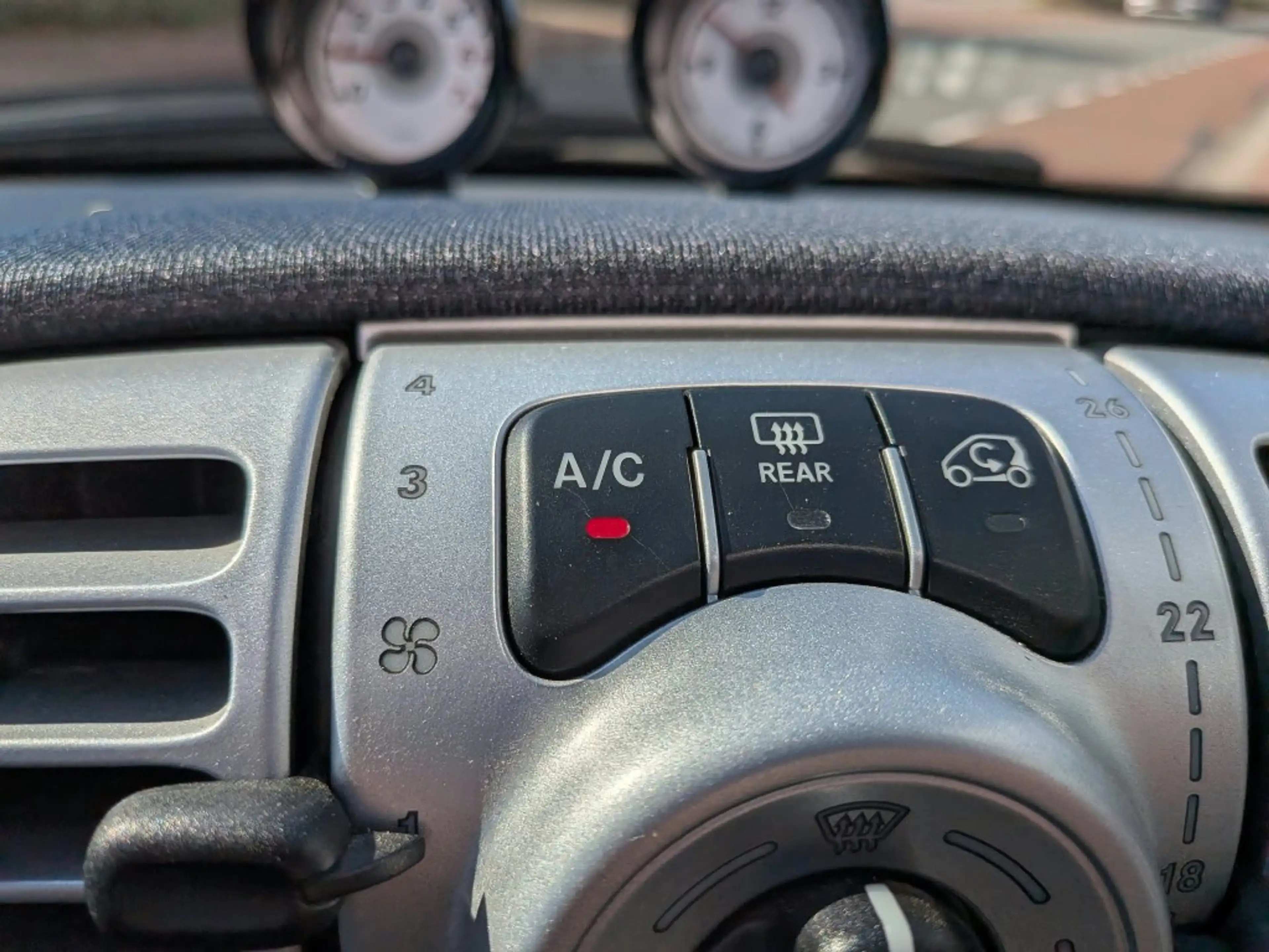 smart forTwo cabrio 1.0 mhd Passion Brabus uitgevoerd — photo 18