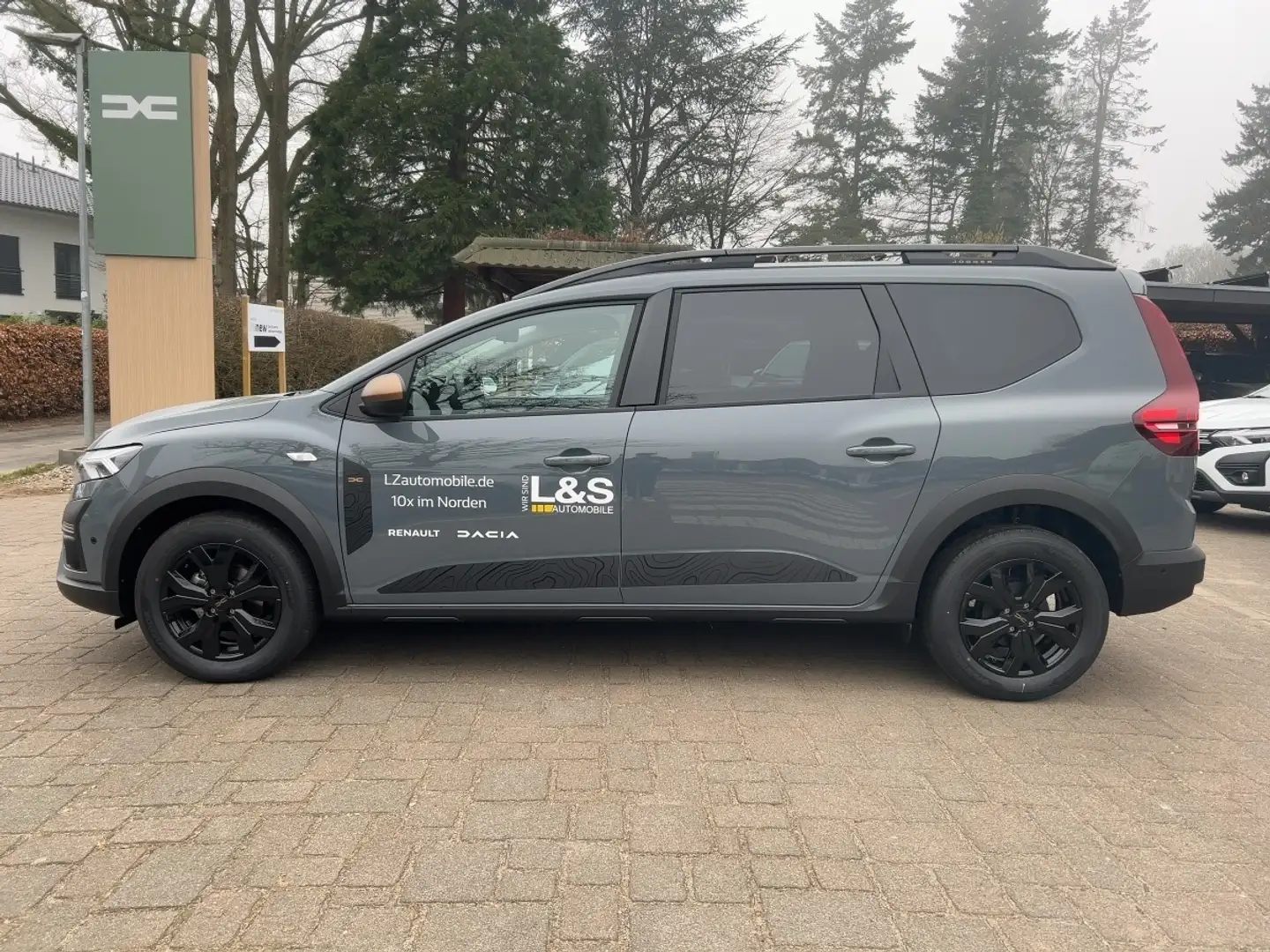 Dacia Jogger TCe 110 Extreme+ *Navi,PDC,SHZ* Grau - 2