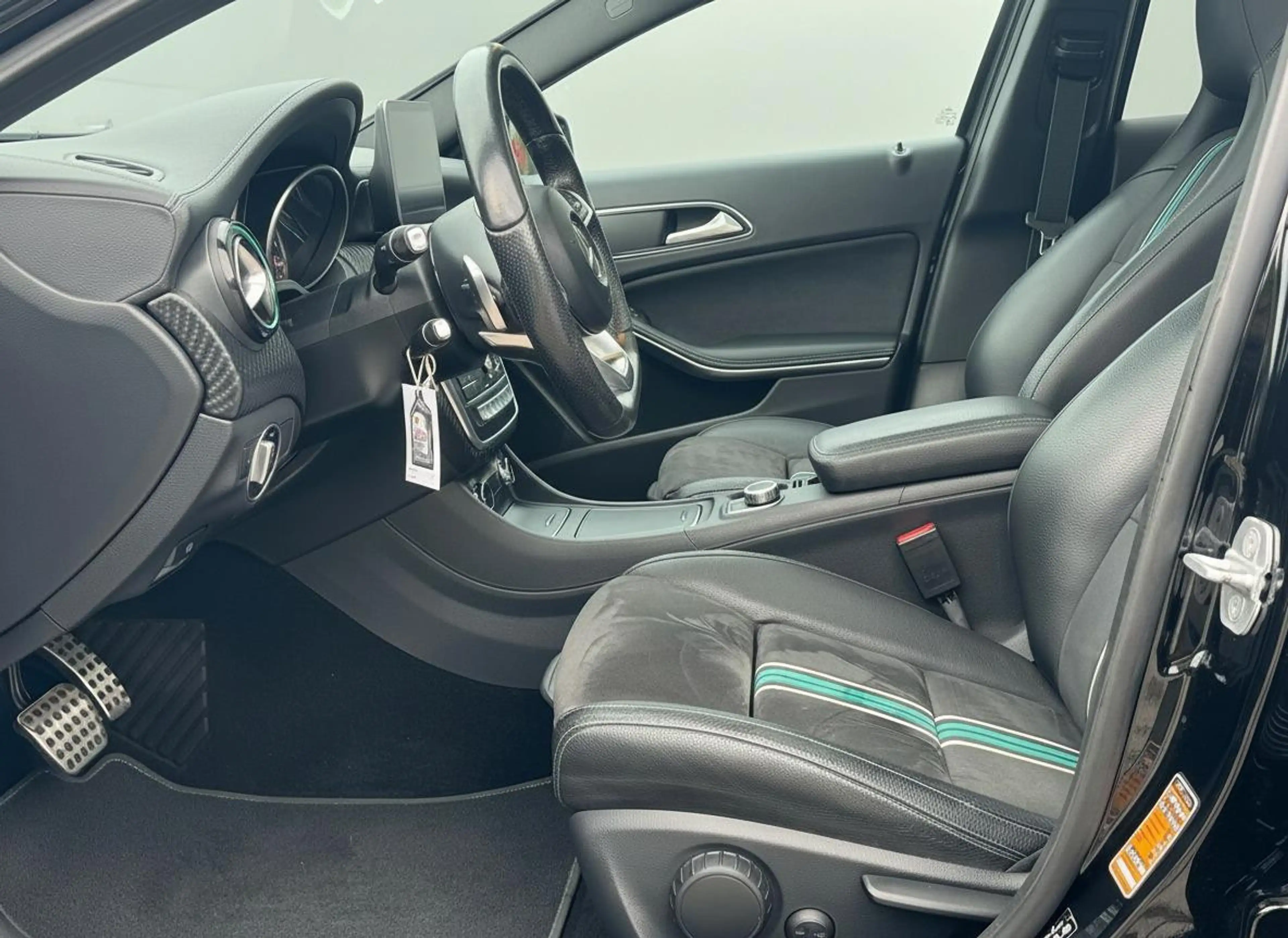 Mercedes-Benz A 220 4MATIC Motorsport Edition AMG PANORAMADAK — photo 4