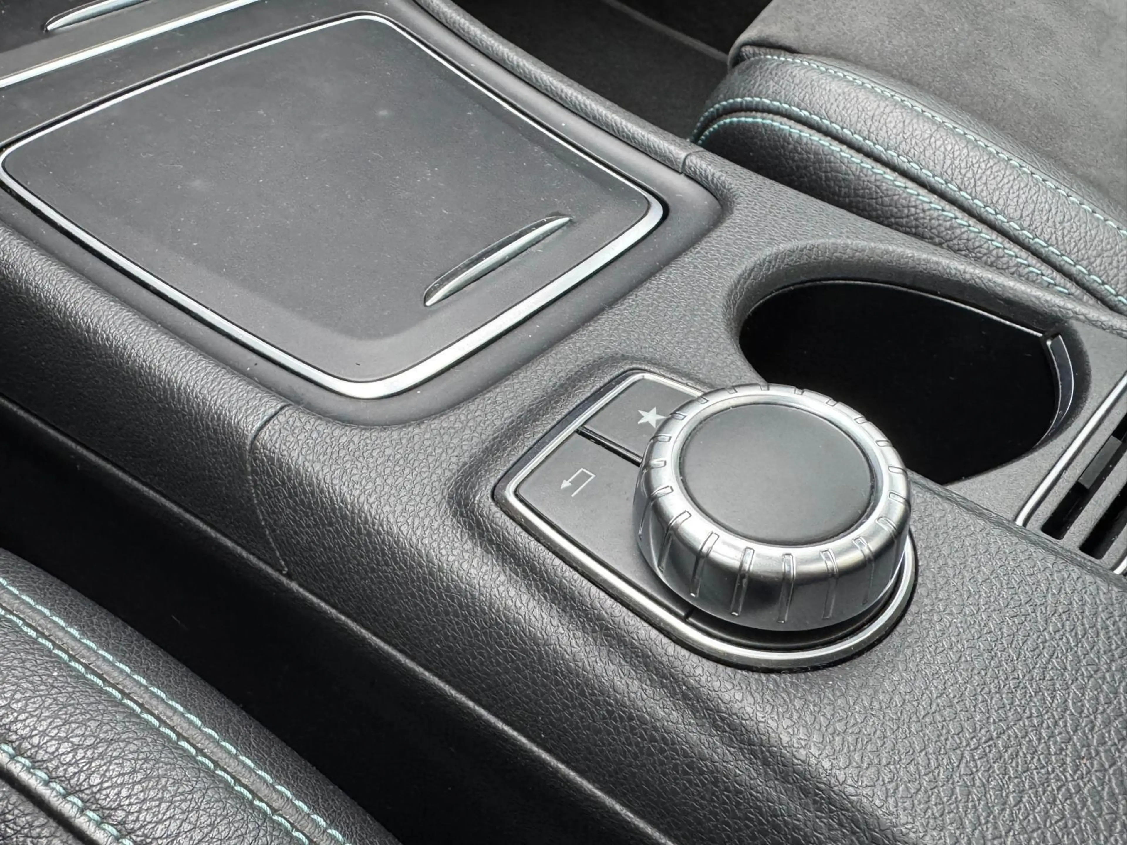 Mercedes-Benz A 220 4MATIC Motorsport Edition AMG PANORAMADAK — photo 13
