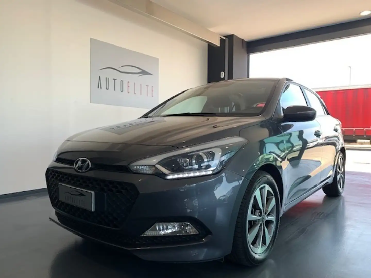 Hyundai i20 1.1 CRDi OK NEO-PAT 5 porte Go! PROMO Gris - 1