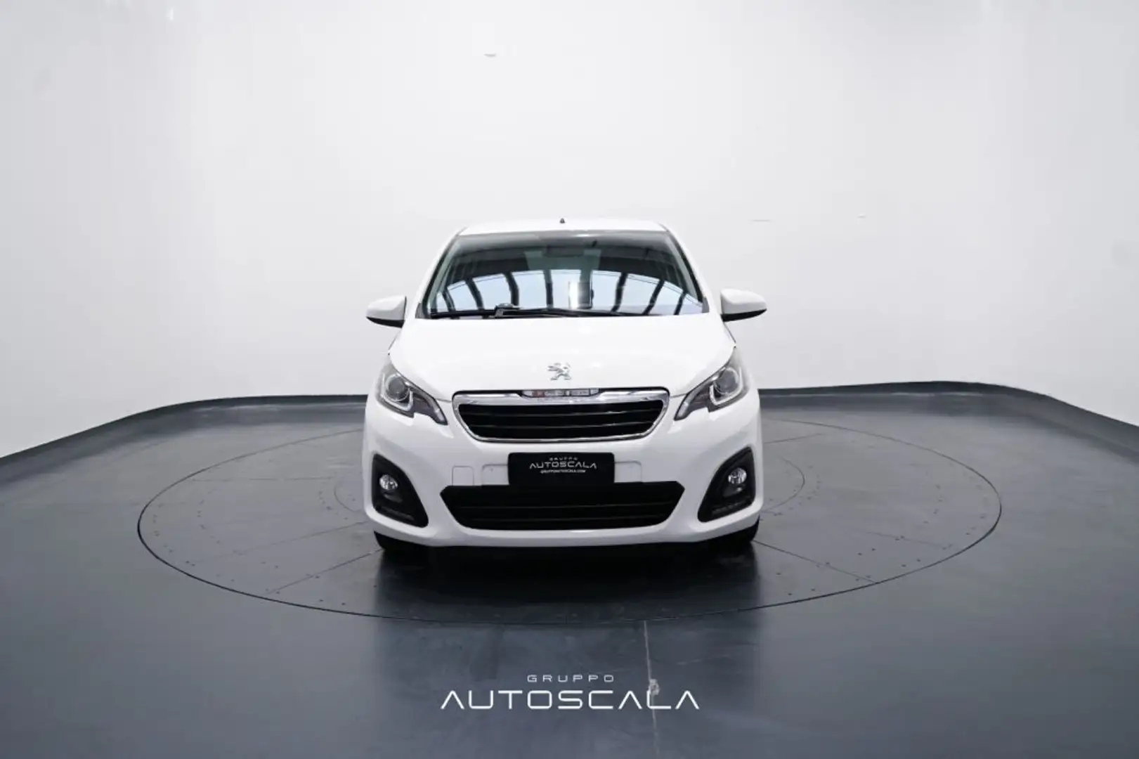 Peugeot 108 1.0 VTi 72cv 5 porte Active Белый - 2