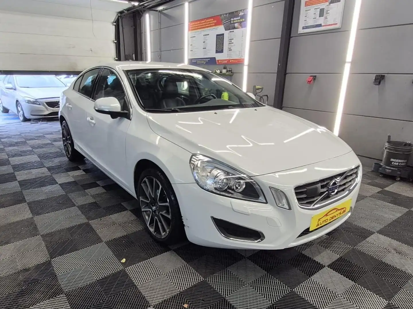 Volvo S60 D3 Geartronic AUTOMATIQUE bj. 2012 147000km Euro 5 Wit - 1