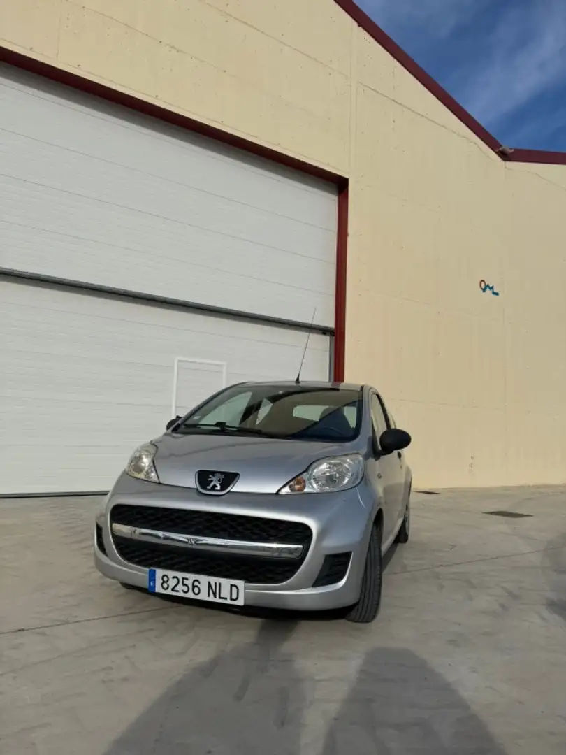 Peugeot 107 1.0i Urban Gris - 1