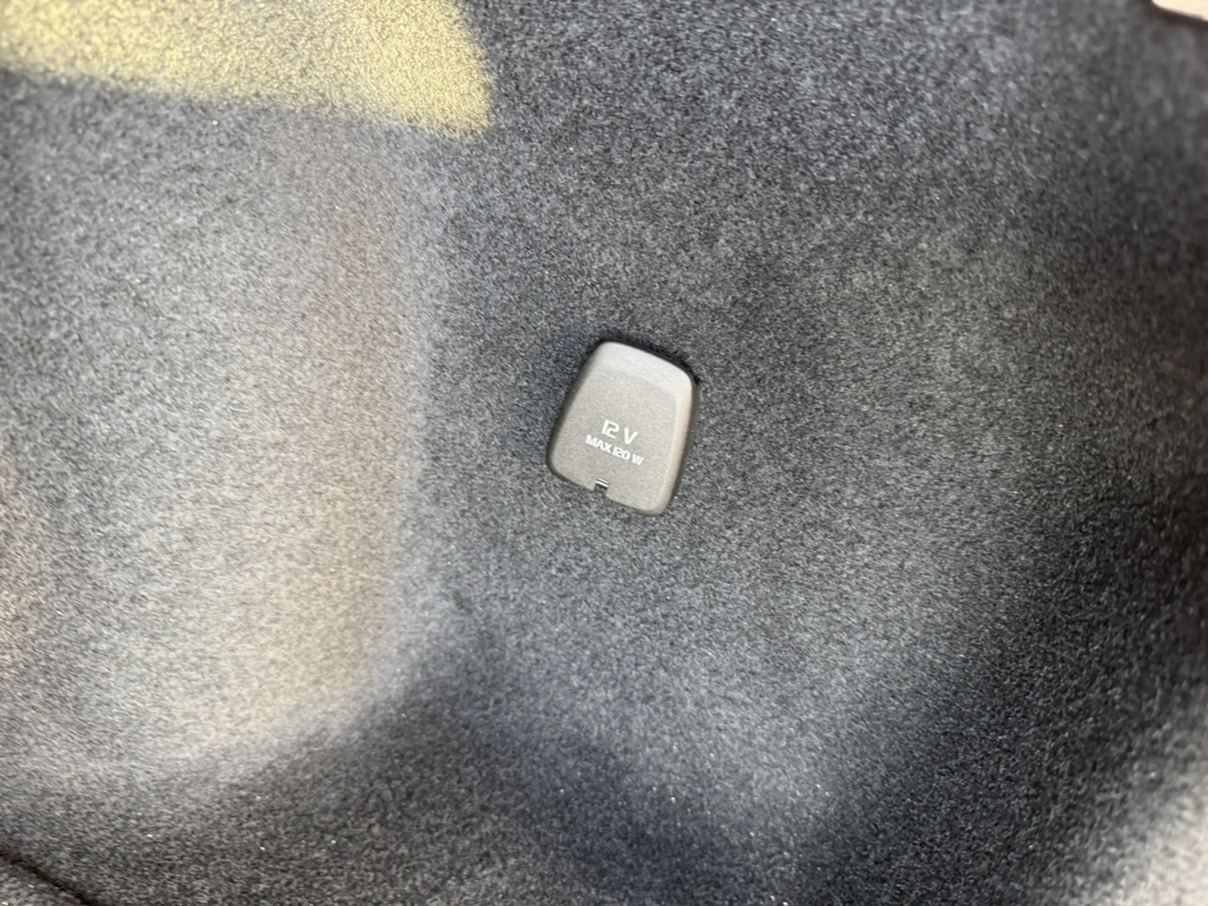 Volvo V60 Kombi 2.0 Plus Dark STANDHZ LED PANO 360° — photo 7