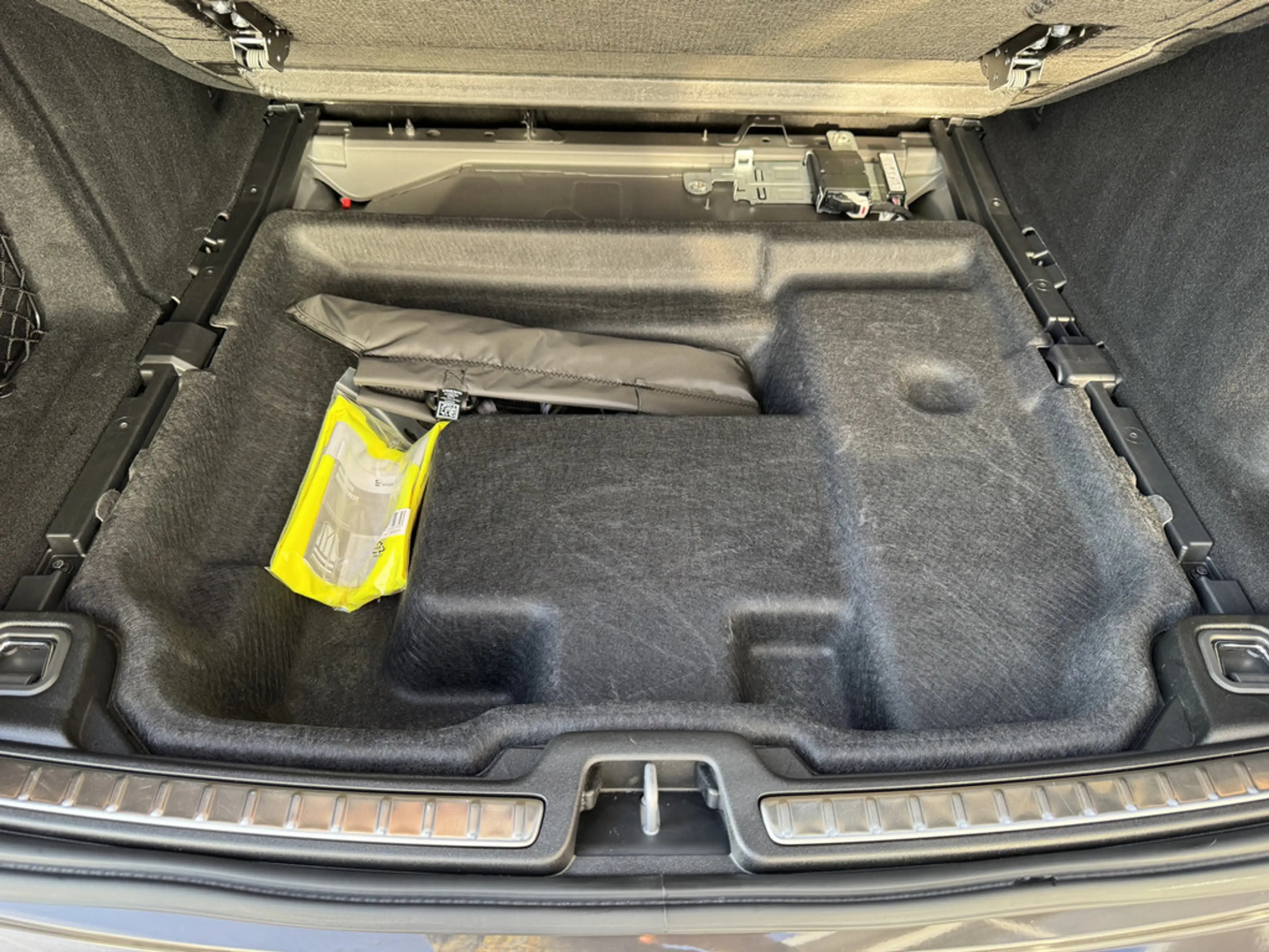 Volvo V60 Kombi 2.0 Plus Dark STANDHZ LED PANO 360° — photo 8