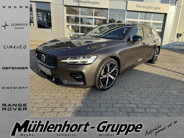 Volvo V60 Kombi 2.0 Plus Dark STANDHZ LED PANO 360°
