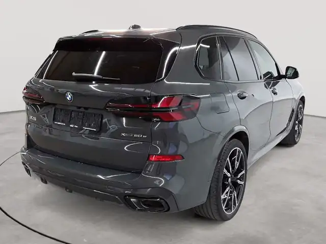 BMW X5 view 4