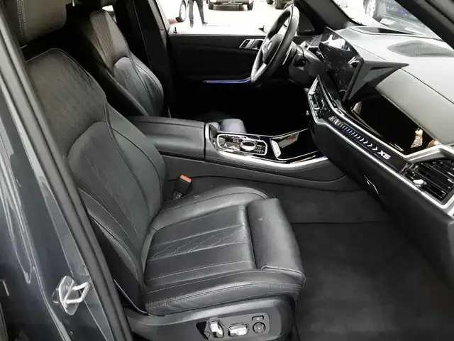 BMW X5 view 8