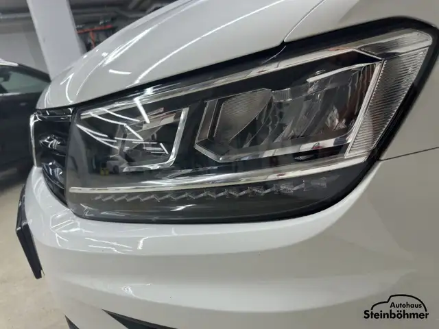 Volkswagen Tiguan view 12