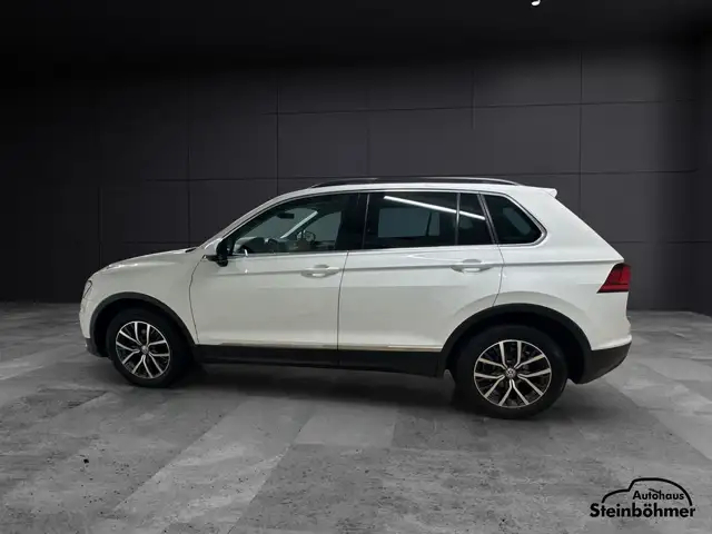 Volkswagen Tiguan view 3