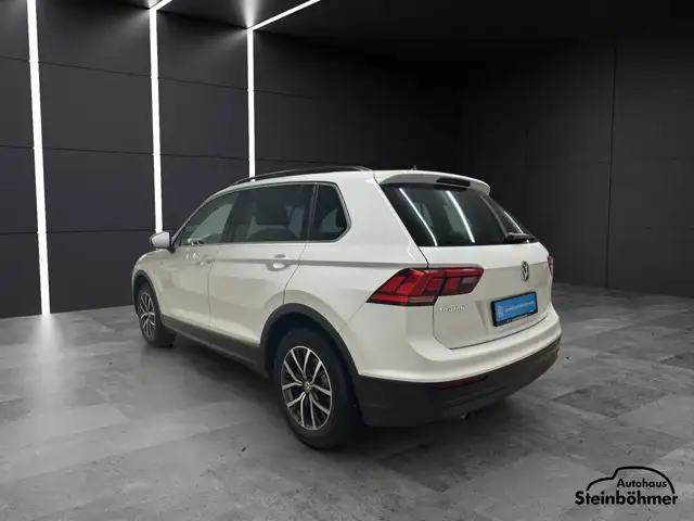 Volkswagen Tiguan view 4