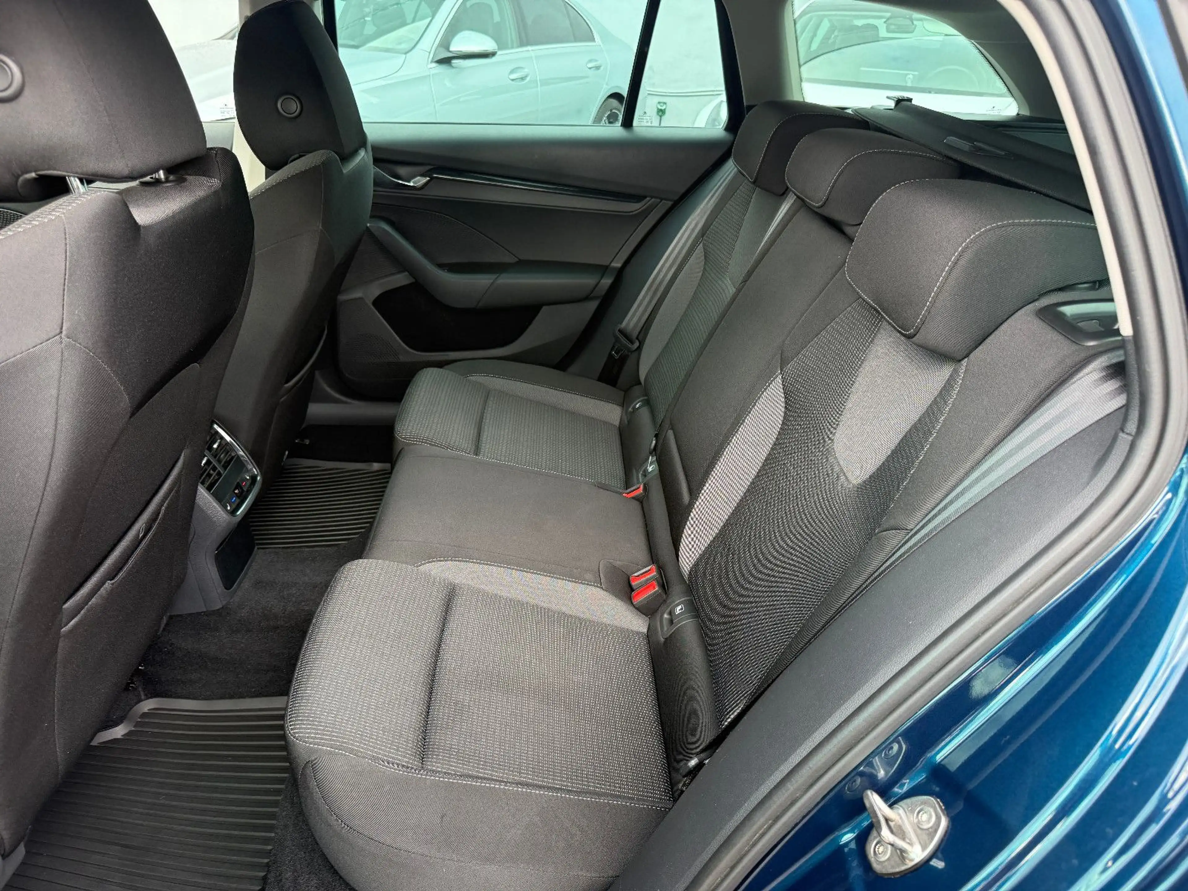 Skoda Octavia Combi Ambition*Tempomat* — photo 18