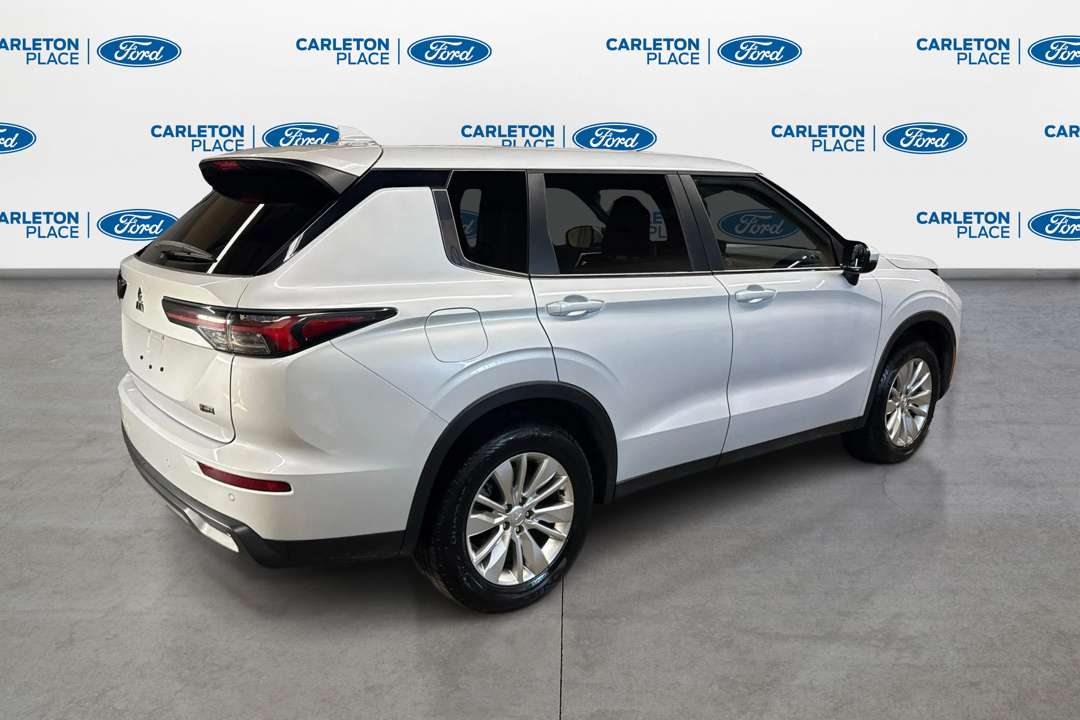 2026 Mitsubishi Outlander ES  - Heated Seats -  Apple CarPlay — photo 1