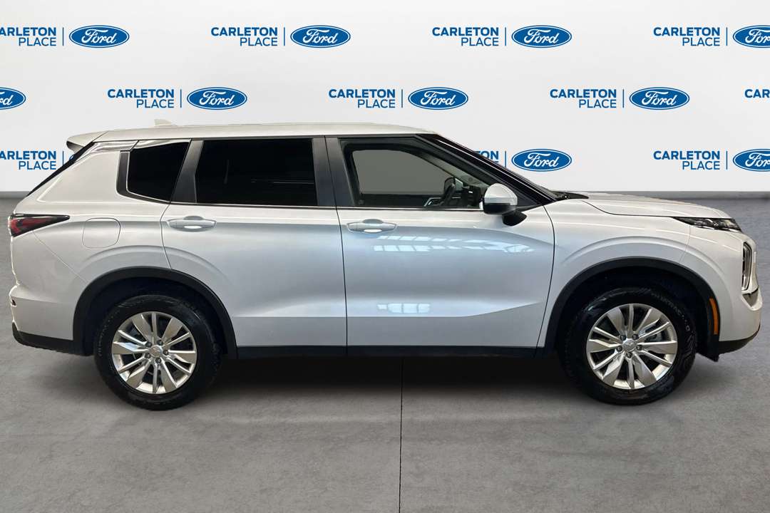 2026 Mitsubishi Outlander ES  - Heated Seats -  Apple CarPlay — photo 1