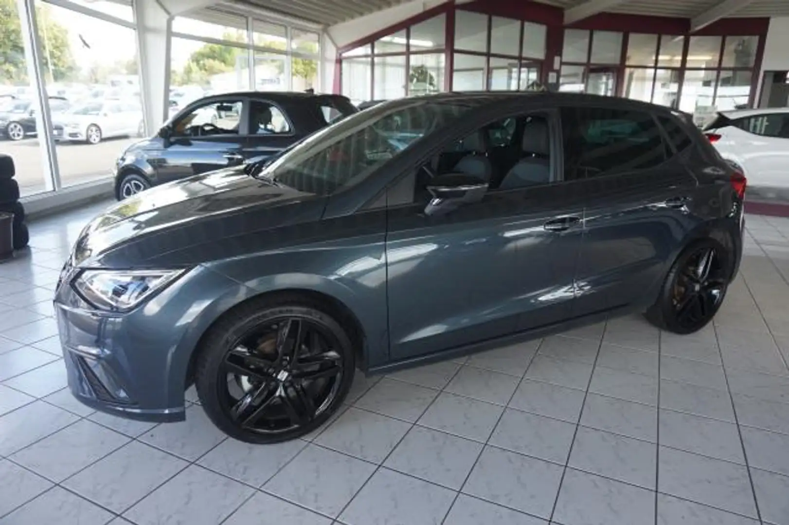 SEAT Ibiza IBIZA FR 1,5 TSI DSG PANO DINAMICA NAVI KAMERA Grau - 2