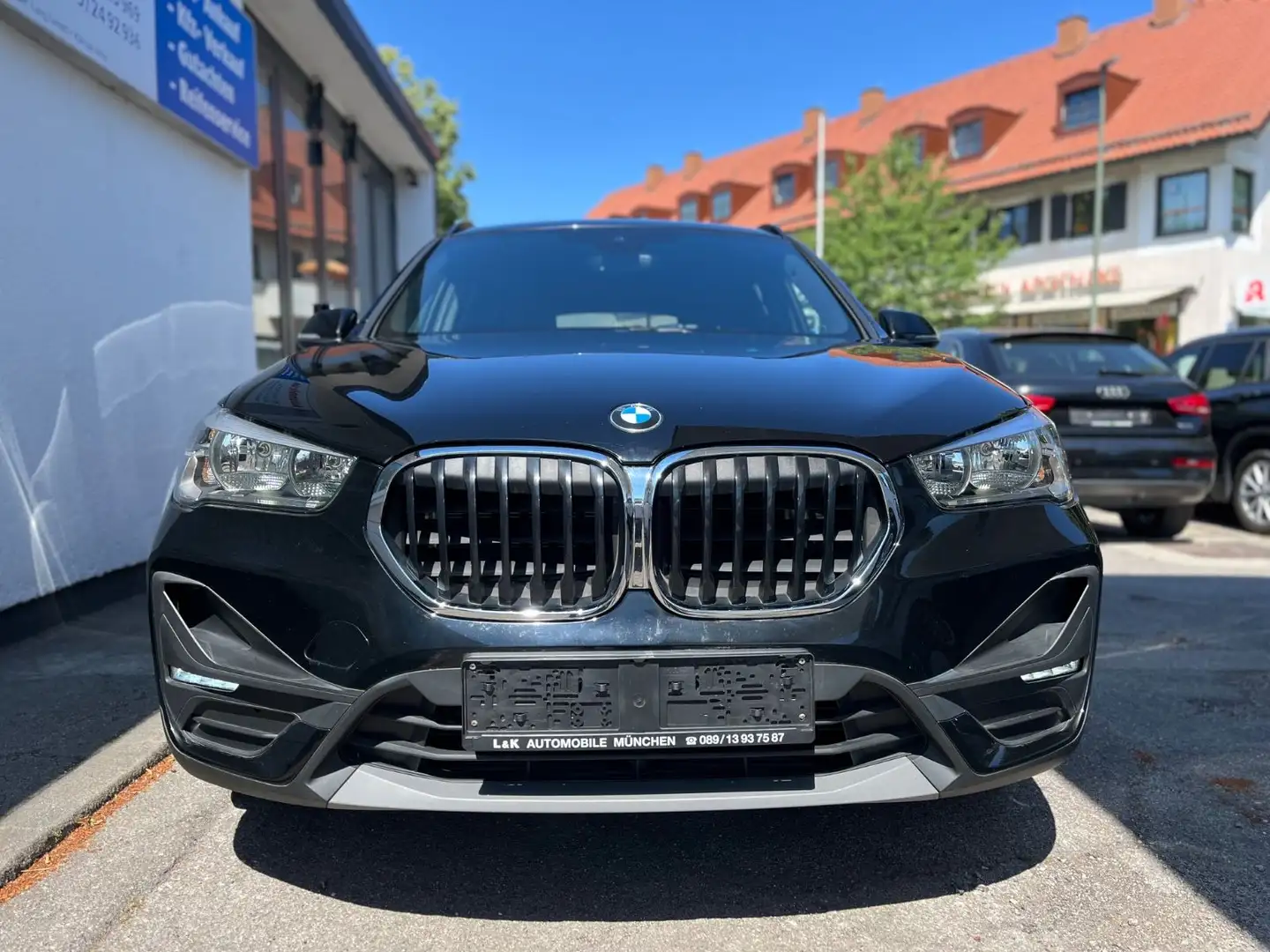 BMW X1 xDrive 18d Advantage Aut. Sportsitze+AHK Noir - 2