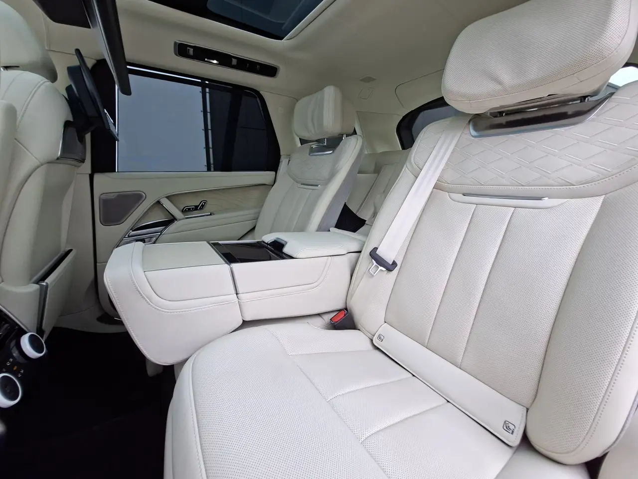 Land Rover Range Rover P510e SV PHEV 4WS 4xMassage Chauffeurspakket Signa, миниатюра 28