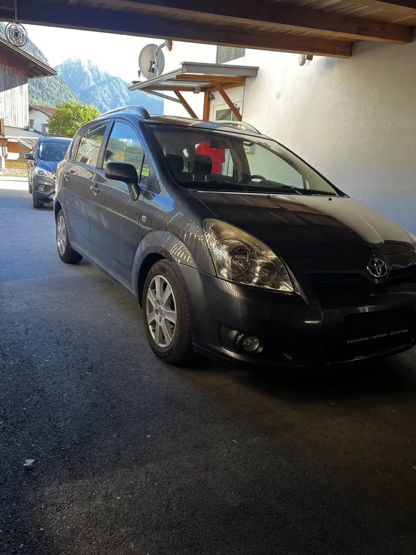 Toyota Corolla Verso 2,2 D-4D 135 Linea Austria Ds. Grau - 2