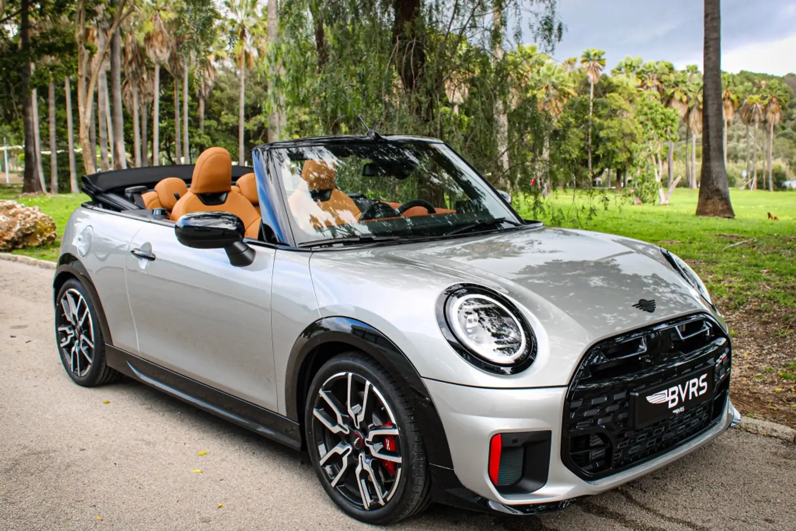 MINI Cooper Cabrio JCW  Aut. Silber - 2