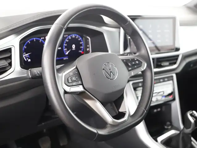 Volkswagen T-Roc view 11
