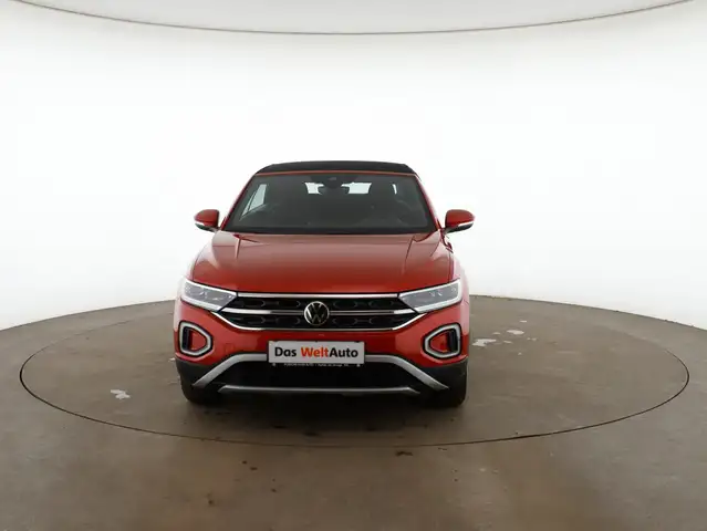 Volkswagen T-Roc view 3