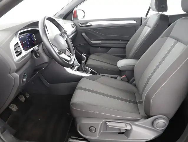 Volkswagen T-Roc view 8