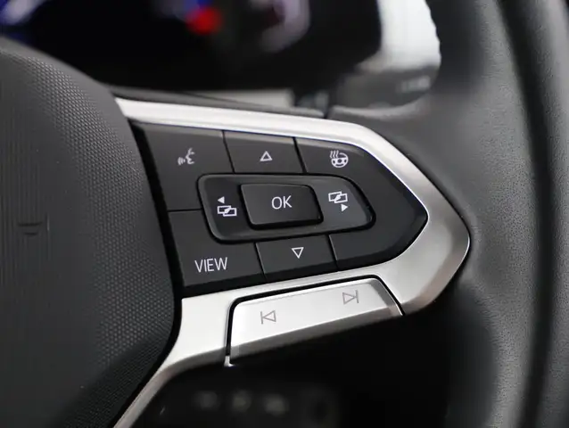 Volkswagen T-Roc view 13