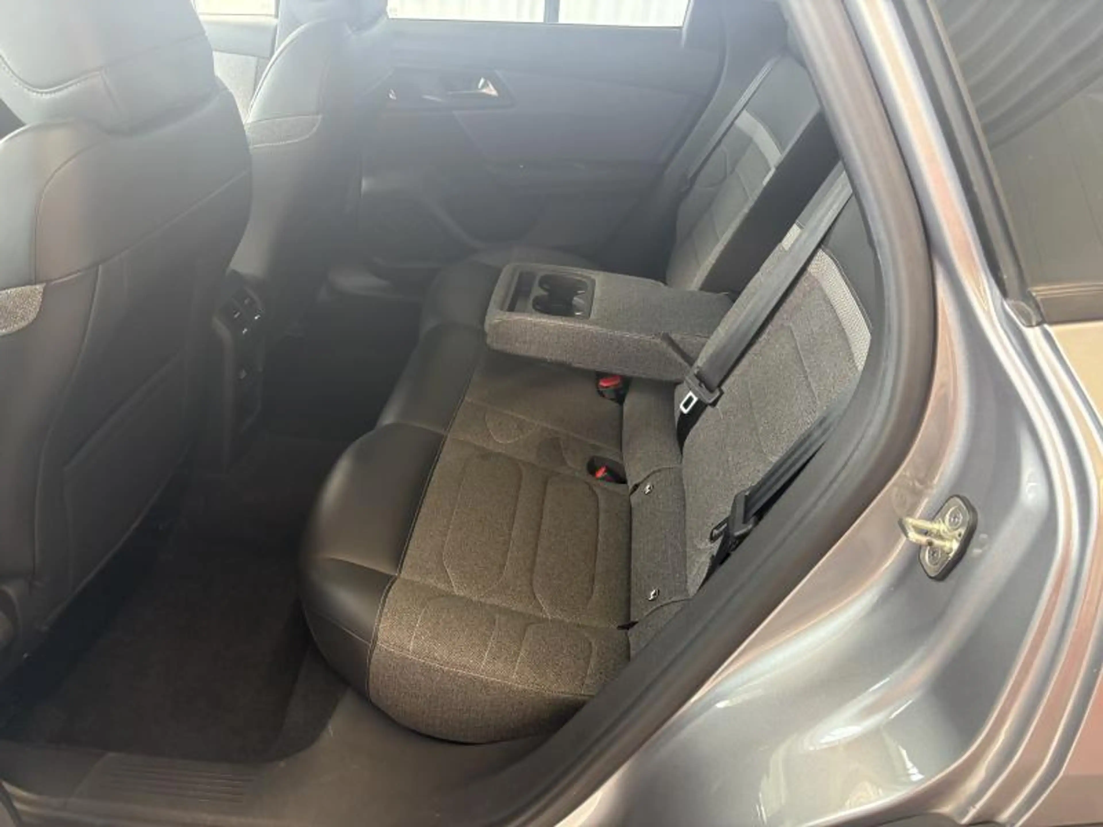 Citroen C5 X 1.6 Hybrid 225 e-EAT8 Business GPS — photo 8