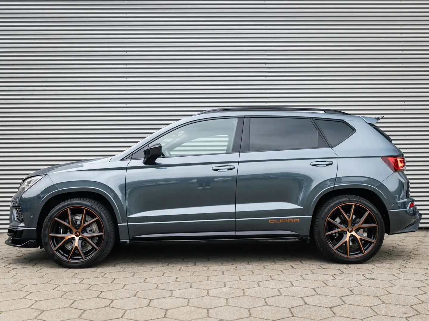 CUPRA Ateca 2.0 TSI 4DRIVE PANO BREMBO BEATS CAMERA TREKHAAK Grijs - 2