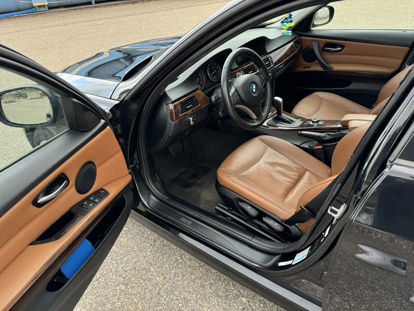 BMW 320 320i touring Österreich-Paket Aut - 2