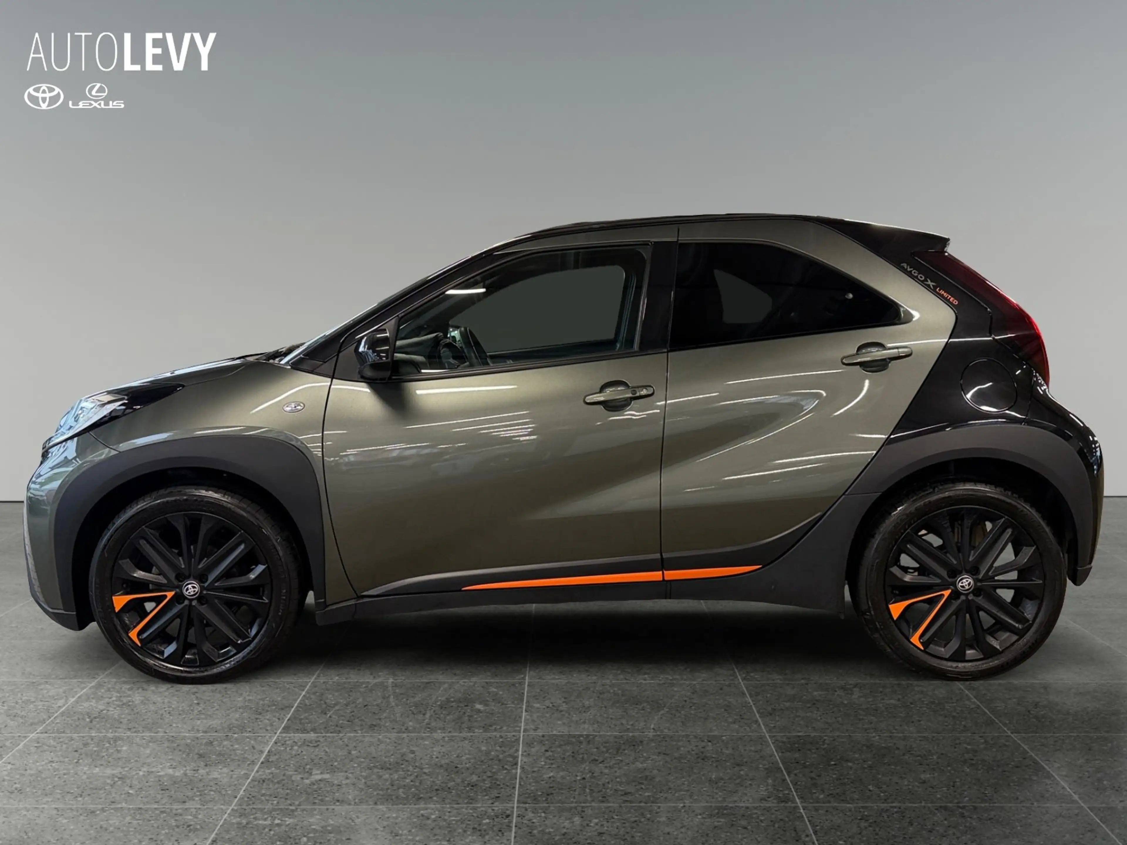 Toyota Aygo X 1.0 Limited Air Faltdach Leder+LED+SHZ+PDC — photo 3