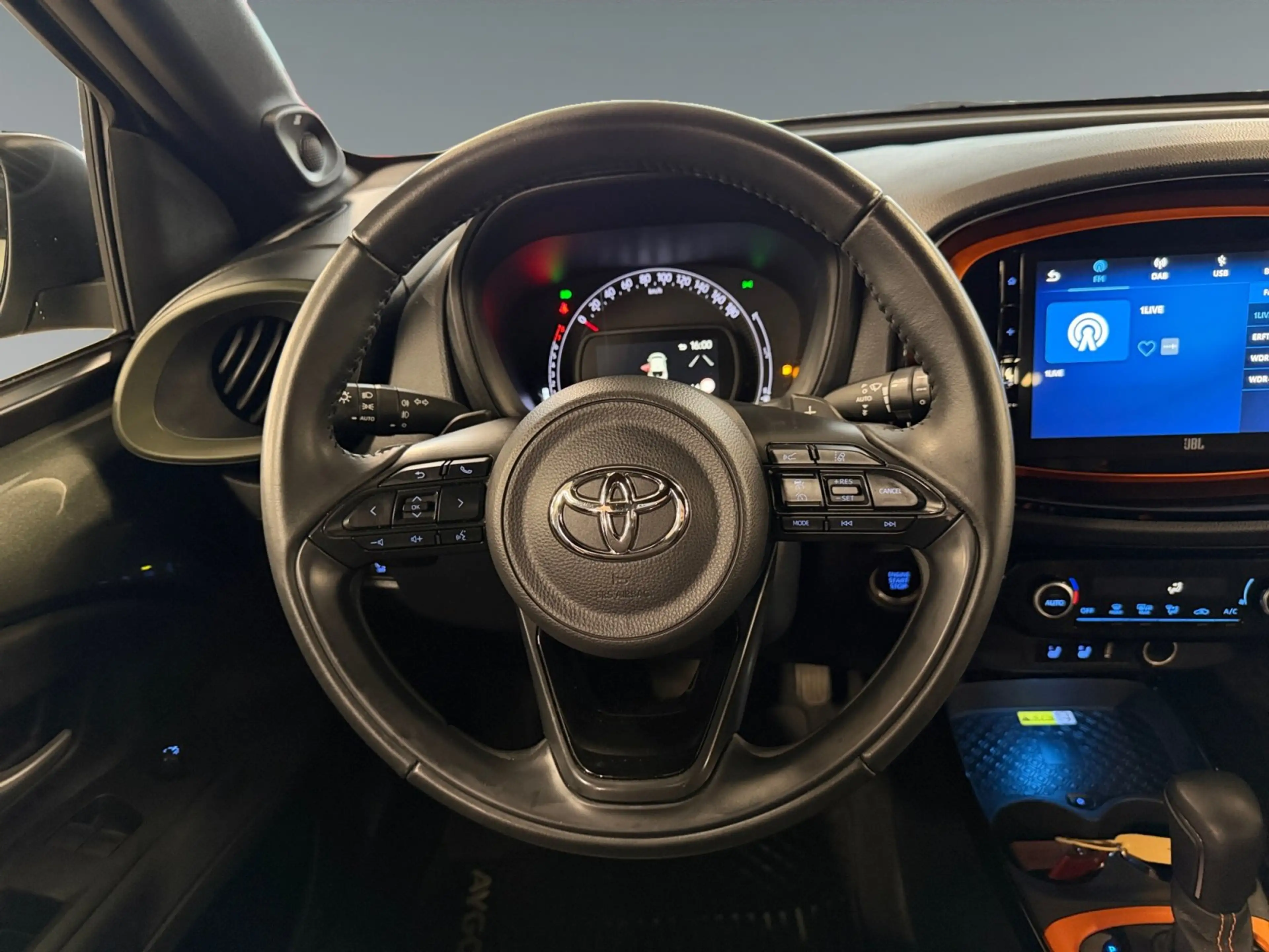 Toyota Aygo X 1.0 Limited Air Faltdach Leder+LED+SHZ+PDC — photo 13