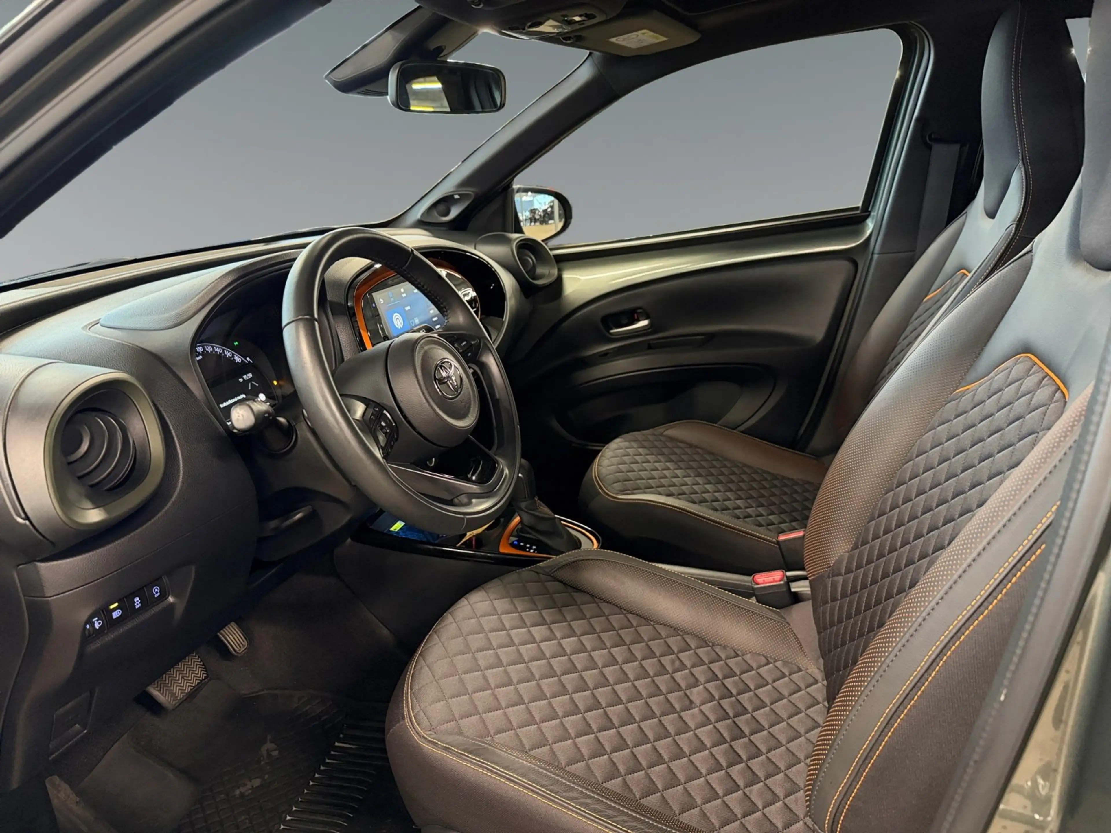 Toyota Aygo X 1.0 Limited Air Faltdach Leder+LED+SHZ+PDC — photo 10