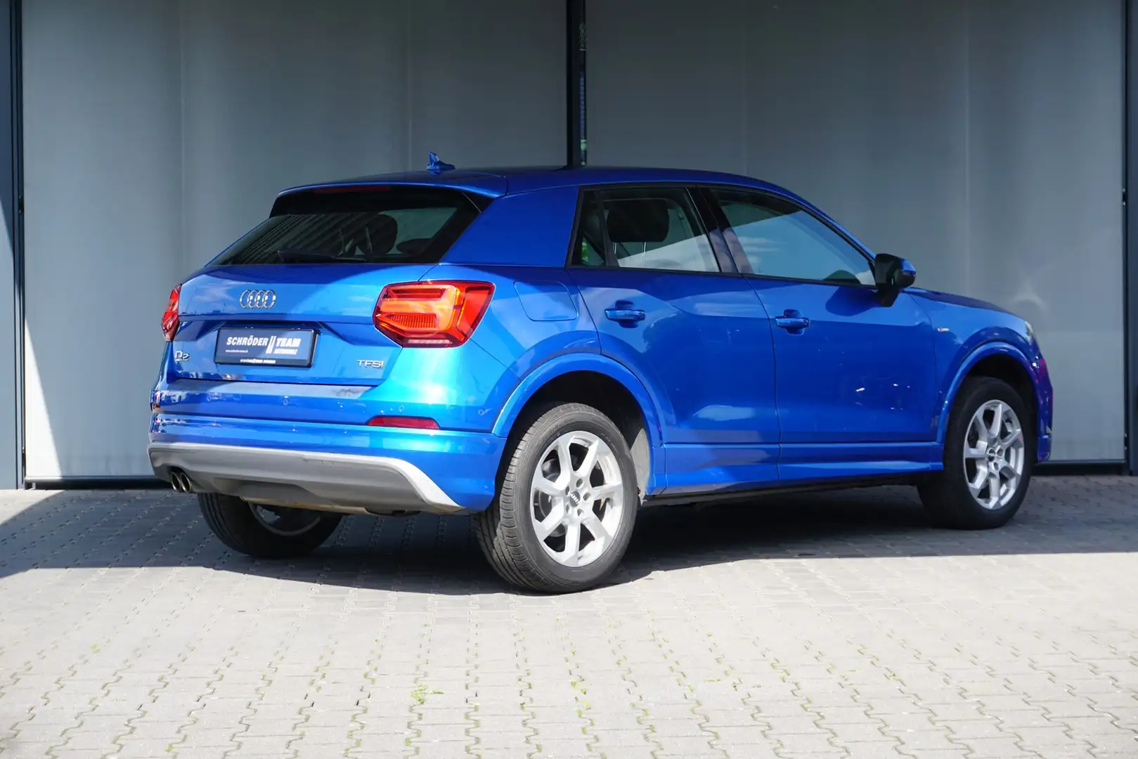 Audi Q2 1.4TFSI S-tronic sport S-line Navi LED GRA Blau - 2